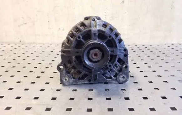 Volkswagen Polo V 6R Generator/alternator 03D903025J