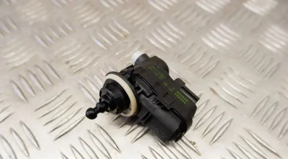 Toyota Yaris Cross Headlight level adjustment motor 90013783