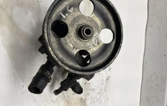 Peugeot 407 Power steering pump 9656405380