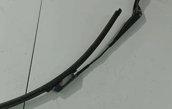 Skoda Superb B6 (3T) Front wiper blade arm 3T1955409A