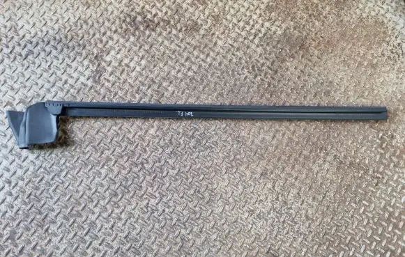 Tesla Model Y Rubber seal front door window/glass 150006200C