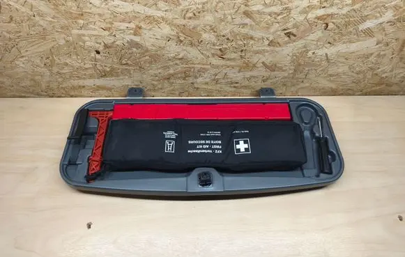 BMW 7 F01 F02 F03 F04 Tool box 