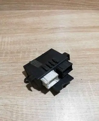 BMW 3 E46 Wing mirror control module 6913364