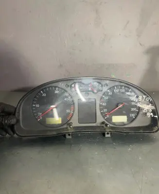 Volkswagen PASSAT B5 Speedometer (instrument cluster) 3B0919861J 110008793023