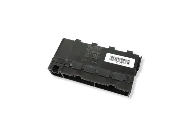 Toyota Prius+ (ZVW40) Fuse module 8264171010