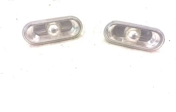 Front fender indicator light