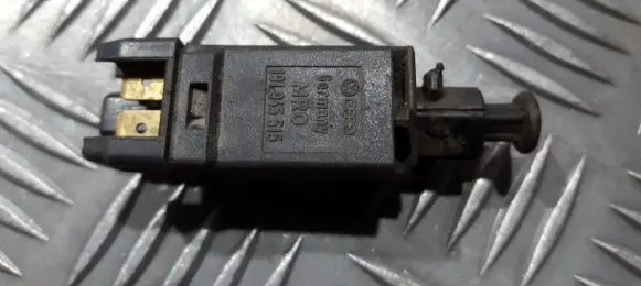 Volkswagen PASSAT B3 Brake pedal sensor switch 191945515 mro191945515