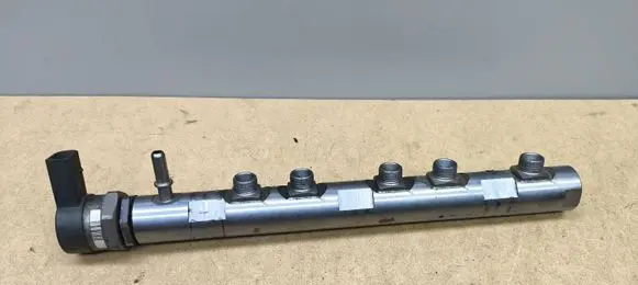 BMW 3 E90 E91 Fuel main line pipe 0281002738
