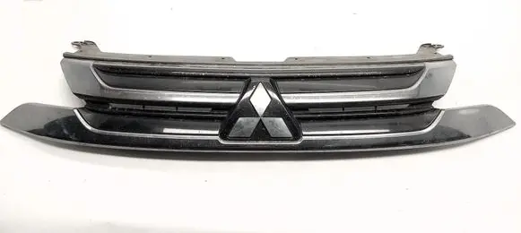 Mitsubishi Outlander Front bumper upper radiator grill 7450A992