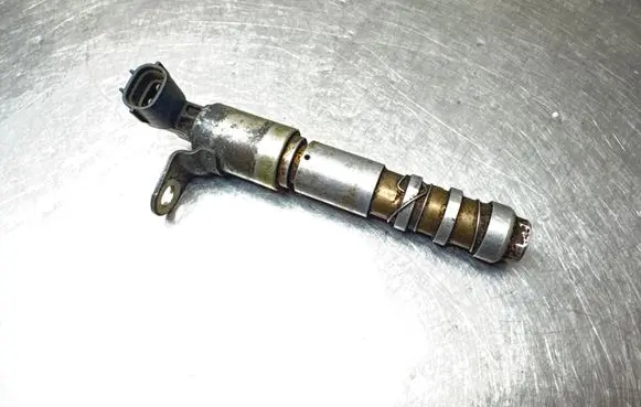 Opel Vectra C Camshaft vanos timing valve 12588943