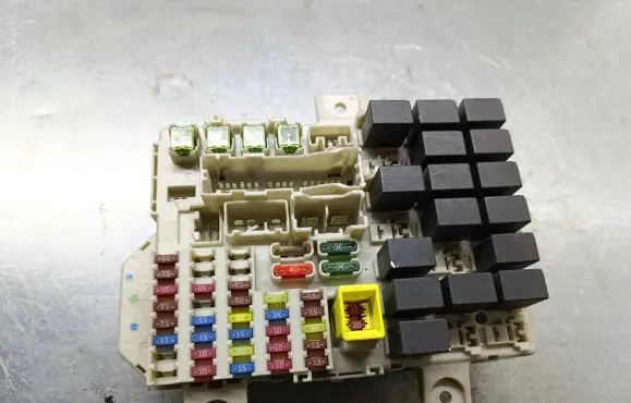 Mitsubishi Colt Fuse box set Mn108319