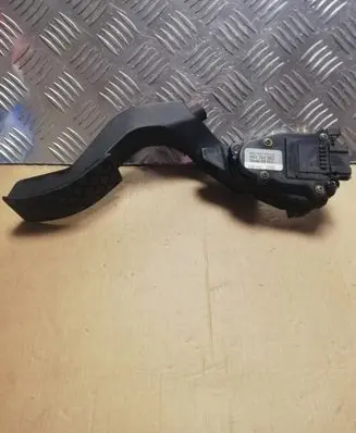 Audi A4 S4 B5 8D Accelerator throttle pedal 8D1721523 6PV00777007
