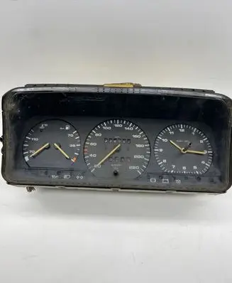 Volkswagen PASSAT B3 Speedometer (instrument cluster) 81117621