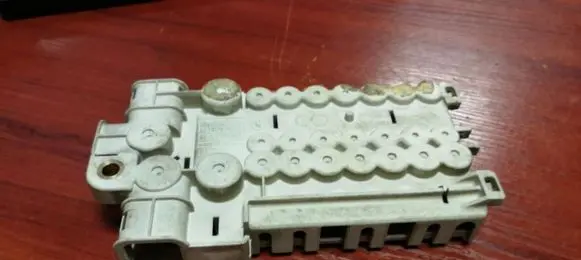 BMW 5 E39 Fuse module 8370638