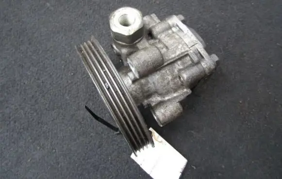 Mazda 323 Power steering pump
