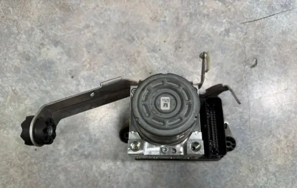 BMW i3 ABS Pump 6895508 6895509 6897157