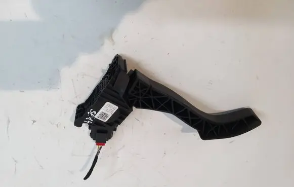 Accelerator throttle pedal