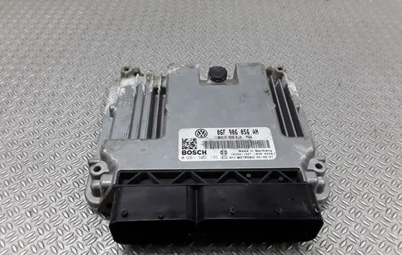 Volkswagen PASSAT B6 Engine control unit/module 06F906056AN 0261S02135