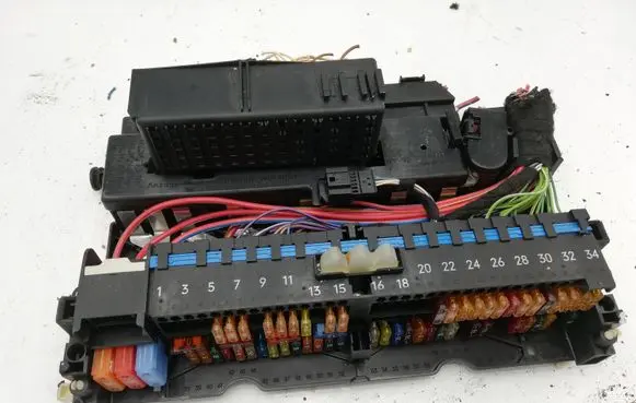BMW X3 E83 Fuse module 8364540 8364542 8387153