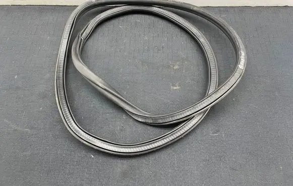 Audi A6 S6 C6 4F Trunk rubber seal (body) 4F5827705C