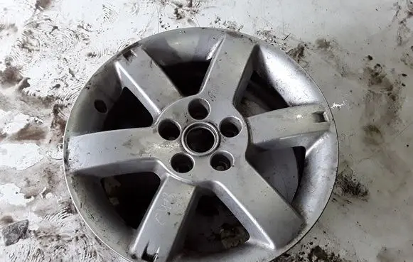 Nissan X-Trail T30 R17 alloy rim 