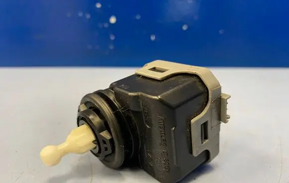Skoda Fabia Mk1 (6Y) Headlight level adjustment motor 6Y0941295