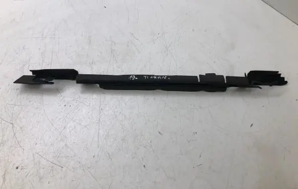 Volkswagen Tiguan Allspace Intercooler air guide/duct channel 5G0121331H