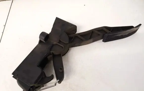 Mercedes-Benz A W169 Accelerator throttle pedal a1693000304