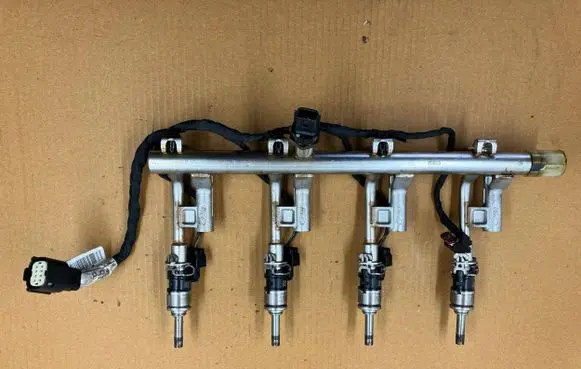 Ford Focus Fuel main line pipe DS7G9H487EBS4ZHA 173202389
