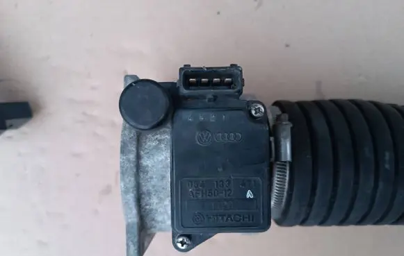 Audi A4 S4 B5 8D Mass air flow meter 054133471