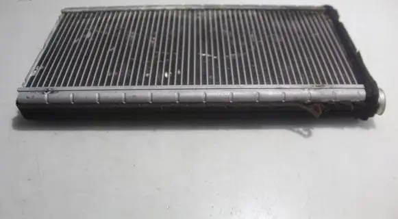 Land Rover Discovery 3 - LR3 Air conditioning (A/C) radiator (interior) 
