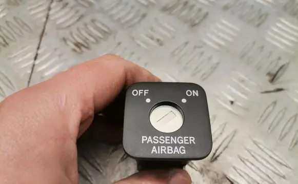 Passenger airbag on/off switch