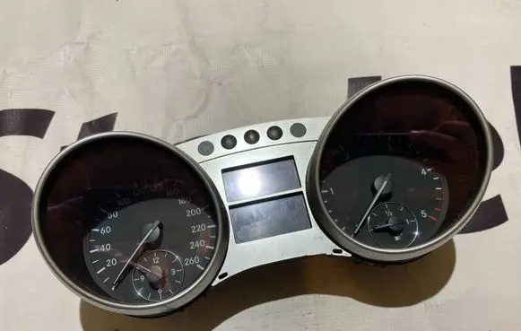 Mercedes-Benz R W251 Speedometer (instrument cluster) A2515408947 2515408947