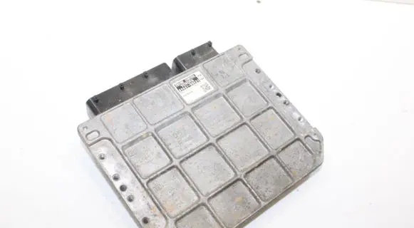 Toyota Avensis T270 Engine control unit/module 8966105E21