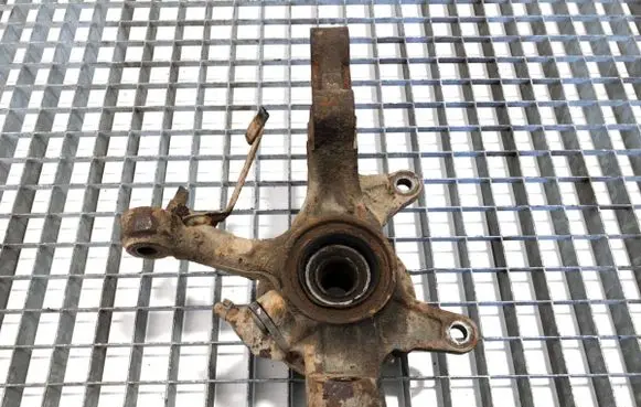 Toyota RAV 4 (XA10) Front wheel hub spindle knuckle 