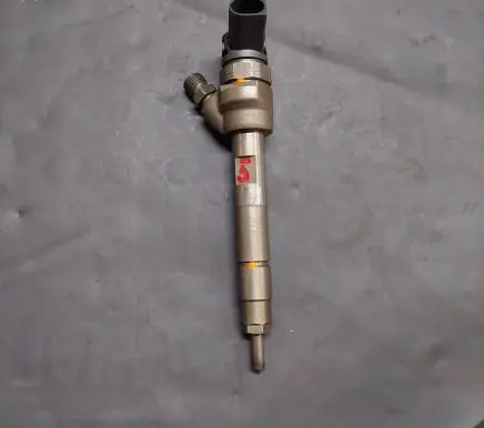 BMW 5 F10 F11 Fuel injector 7810702