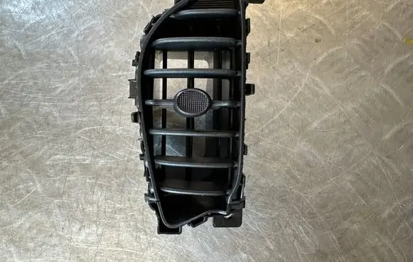 Nissan Juke I F15 Dash center air vent grill 687511KK0A