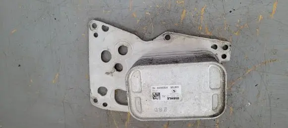 BMW 3 E90 E91 Engine oil radiator 8507626 013240112 70377354