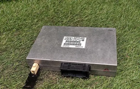 Audi A4 S4 B7 8E 8H Bluetooth control unit module 8P0862335C