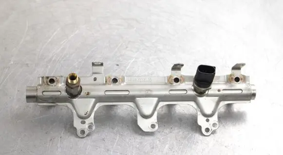Volkswagen Golf VI Fuel main line pipe 06J133317M 06J906051B
