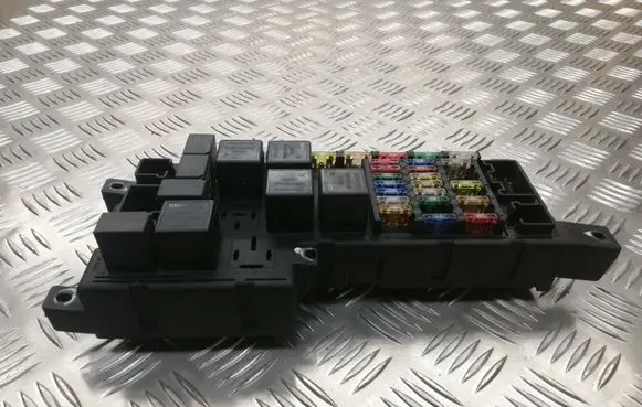 Volvo S60 Fuse module 8678449