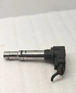 Volkswagen Polo High voltage ignition coil 036905715E