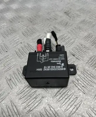 Mercedes-Benz C W204 Battery relay fuse A0035422619