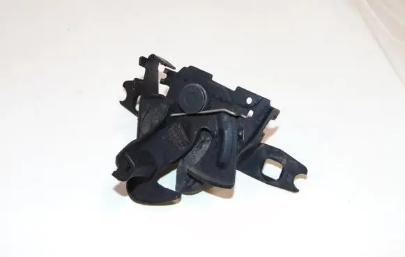 Skoda Octavia Mk1 (1U) Engine bonnet/hood lock/catch 1U0823509H 1U0823509D