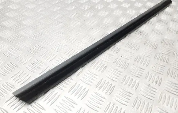 Skoda Yeti (5L) Rubber seal front door window/glass 5L0837479 5L0837480