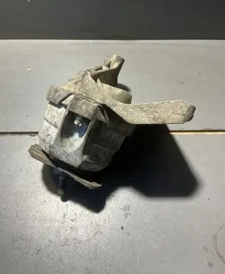 BMW 5 E60 E61 Engine mount bracket 676108904