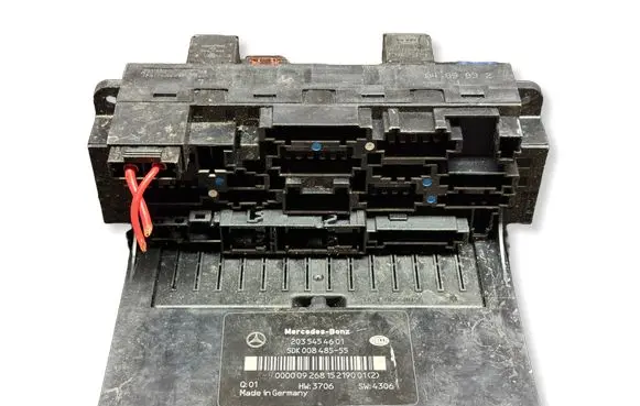 Mercedes-Benz CLK A209 C209 Fuse module 2035454601 5DK00848555