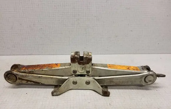 Nissan Almera N16 Lift Jack 