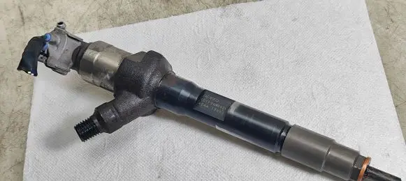 Mazda 6 Fuel injector R2AA13H50 001106M05296