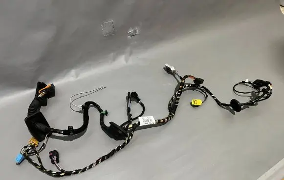Volkswagen Tiguan Front door wiring loom 5N1971120R